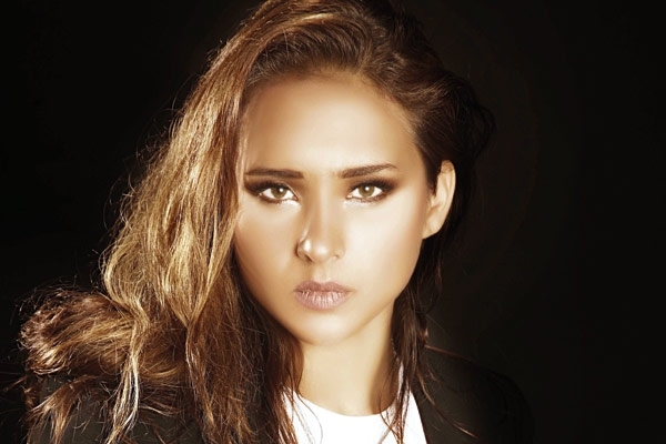 العيون: عينا هرّة نيللي كريم