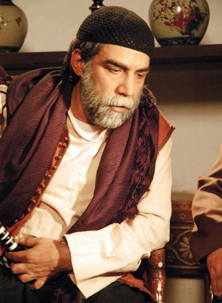 أيمن رضا: نستحق العيش بسلام