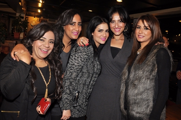 حنان مطاوع والأصدقاء في الحفل