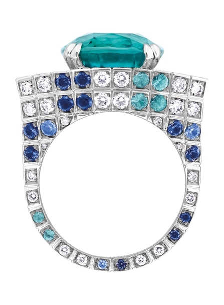 صفاء الأزرق: خاتم من Louis Vuitton