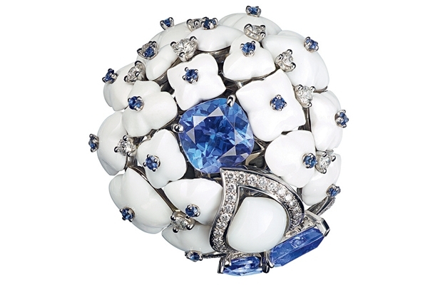 صفاء الأزرق: خاتم من Chaumet