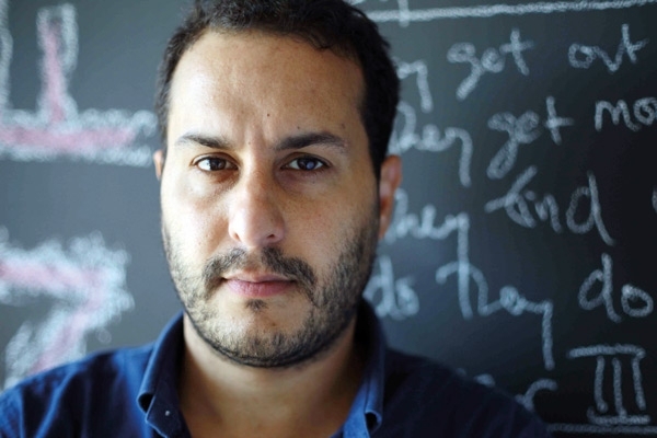 مشهد من فيلم 'عالم ليس لنا'