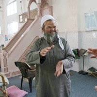 أبكم يخطب في صلاة الجمعة   