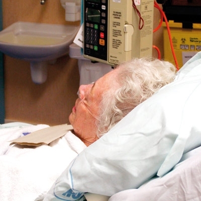 100 طبيب وطبيبة و بعض رجال الدين يطالبون