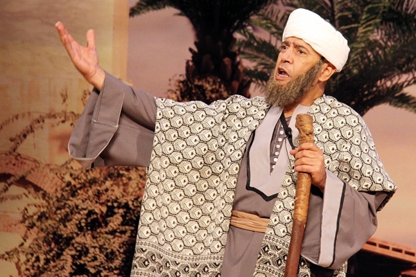 أشرف عبد الباقي يحاول إنعاش المسرح