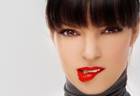 استعملي اللون الأحمر بأناقة