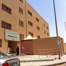 فتاة تسدد 3 طعنات لوالدها وهو نائم...