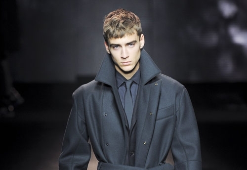 <strong>4</strong> معاطف في خزانة كل رجل