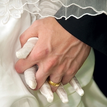 مشروع تنظيم زواج السعوديين من أجنبيات يحمي الحقوق الأسرية