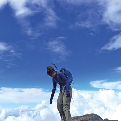 بين المغاور وقمم الجبال...