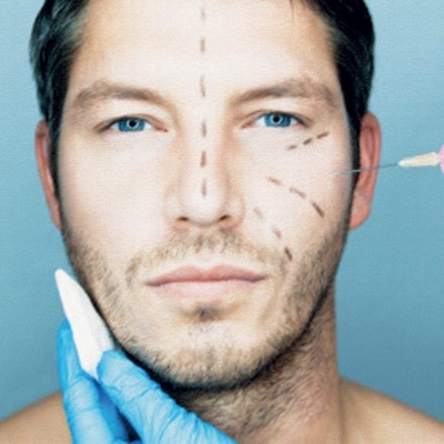 رجال في غرف عمليات التجميل!