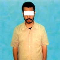 رجل مهمته تخريب البيوت