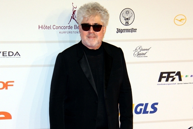 بيدرو المودوفار يختار Givenchy