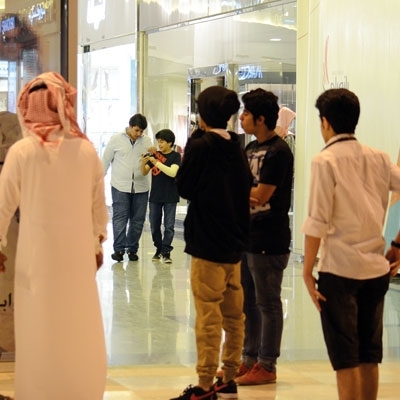 السعودية تسمح للعازبين بدخول المراكز التجارية