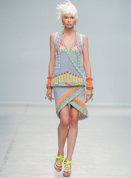Manish Arora من عروض باريس لربيع وصيف <strong>2014</strong>