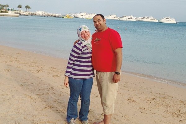 رجال ونساء يتحدَّثون عن أسرار سعادتهم الزوجية