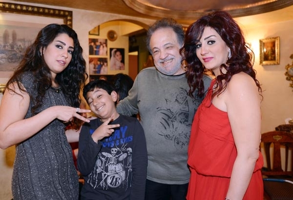  وفاء عامر ومحمد فوزي وابنهما وآيتن عامر