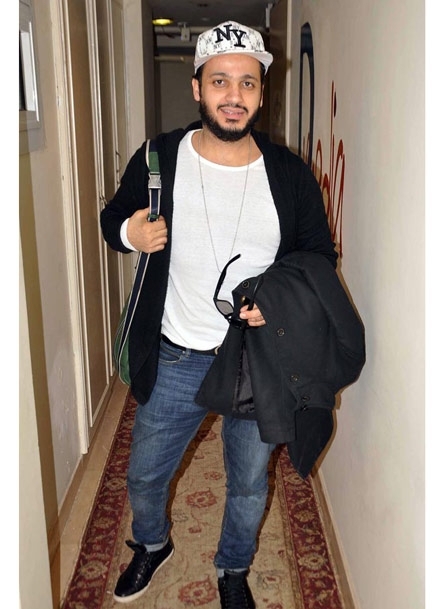  إيساف يغادر الإذاعة