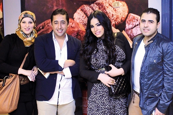 محمد علام ومروة وأحمد وزوجته