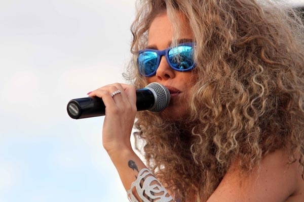 نيكول أثناء الحفلة