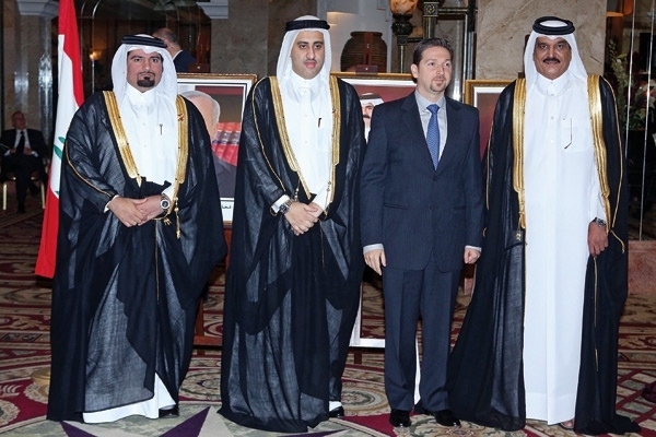 الوزير فيصل كرامي يتوسط السفير القطري وأعضاء السفارة