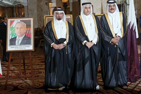 السفير القطري وأعضاء السفارة