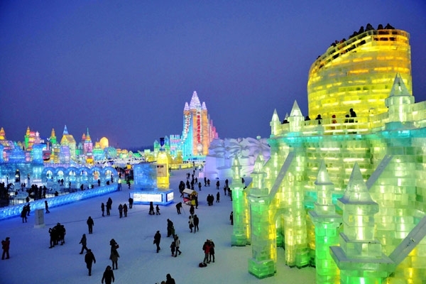 مهرجان الثلج والجليد يعيد البهجة إلى الصين