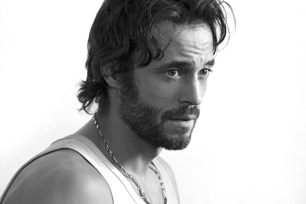 يوسف الشريف: صورة زواجي لا تفارقني وزوجتي المرأة الأجمل في عينيّ 