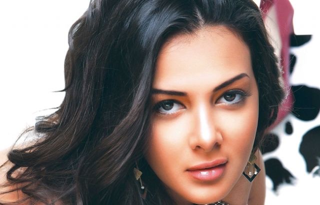 دنيا سمير غانم: أستكمل 'الحرب العالمية الثالثة' بعد الوضع