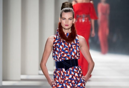 الأنوثة طاغية في عرض كارولينا هيريرا