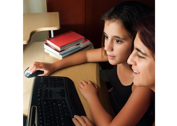 القواعد العشر لتأمنوا خطر الإنترنت على أبنائكم