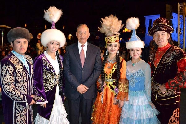 تكريم النجوم في ختام مهرجان الغردقة