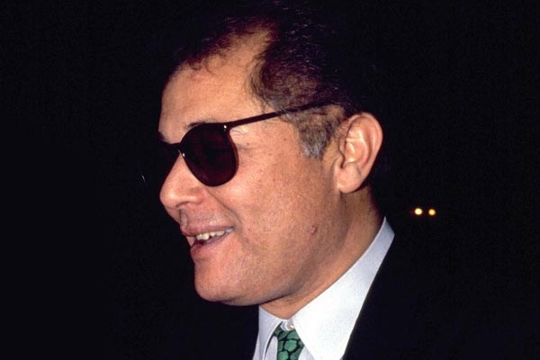 علاقات محمود عبد العزيز النسائية تسبب له مشاكل