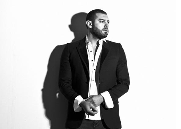 عمرو يوسف يستعين بهارفي لوري