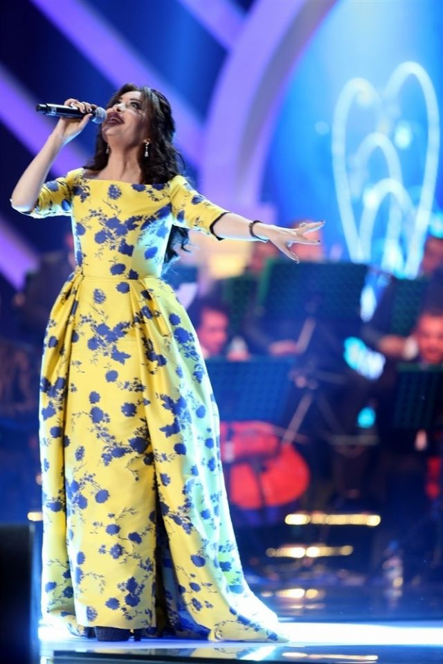 بالفيديو- لطيفة تبكي تونس في 'الحومة العربي'