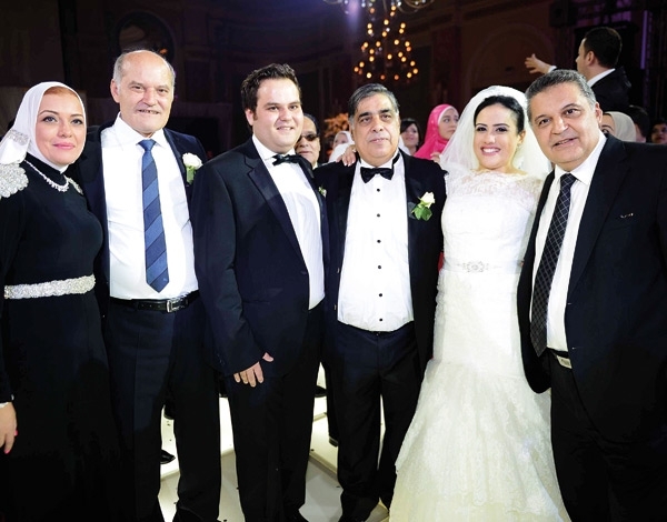 تامر حسني ولطيفة وهشام عباس يشاركون محسن جابر فرحته