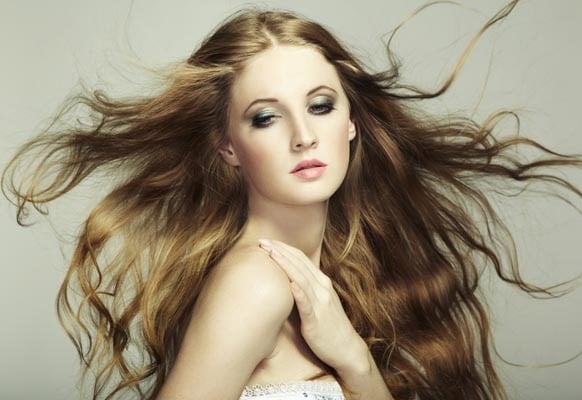 لا تفرطي في تلوين شعرك