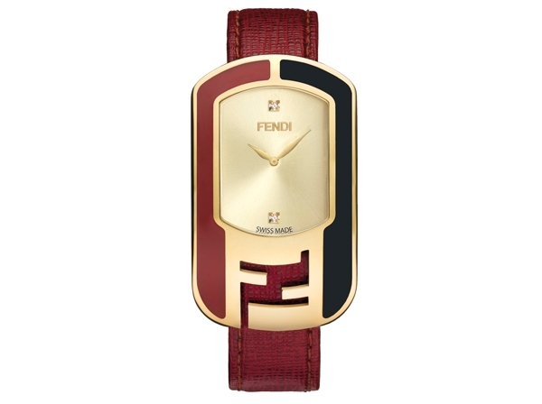 Fendi تتألق بسحر اللون الأحمر