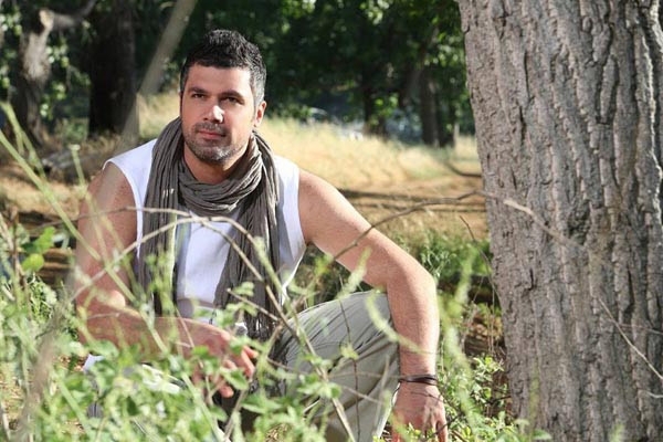 مواقع التواصل الإجتماعي تحتفل بعيد ميلاد فارس كرم