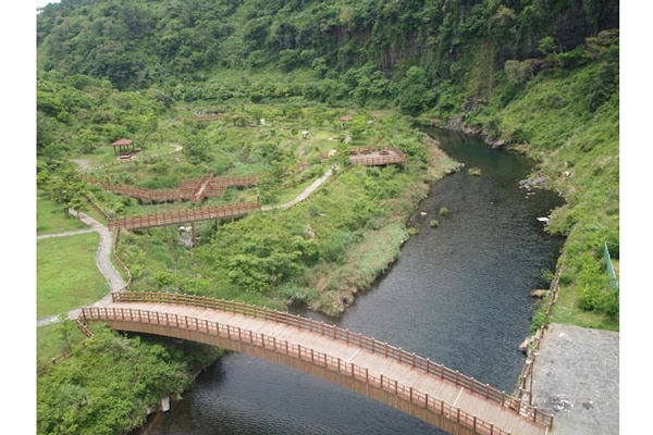 أماكن رومانسية لكلمة 'نعم'...  ما رأيك في كلمة 'أحبك' تحت الماء