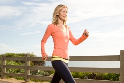 المشي أو الركض يمنحك طلّة شابّة