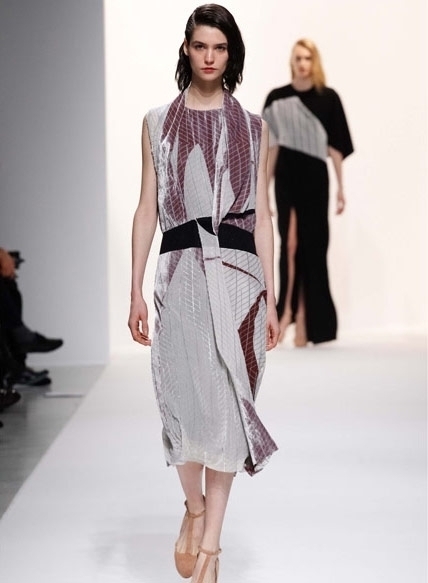 عرض Chalayan من باريس
