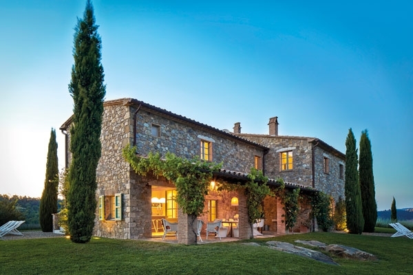 جانب آخر من البناء المطل على اجمل مناظر الطبيعة