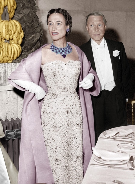 ابتكر العقد عام 1947 من الجمشت والفيروز والماس