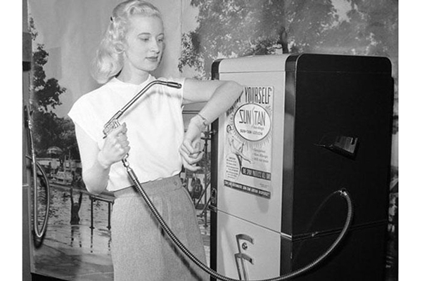 22-Suntan vending machine 1949