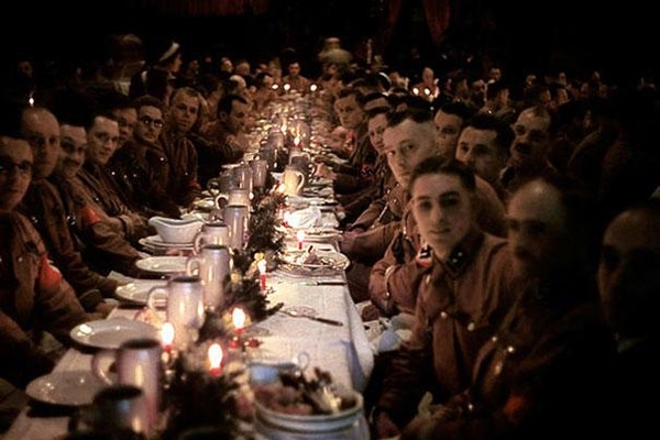 31-Hitlers officers and cadets celebrating Christmas 1941