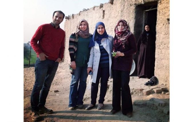 رمضان وبعض الصديقات في إحدى جولاتهم الخيرية