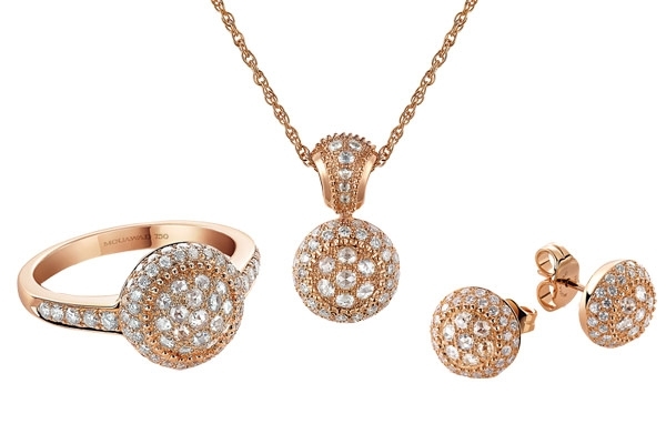 معوّض Mouawad تكلّل يوم الأم بلمسة من الرقة والنعومة<br />