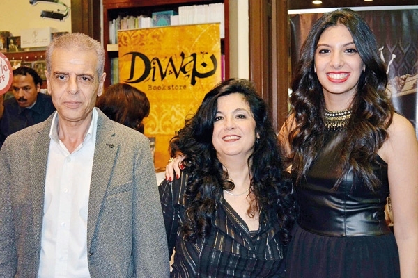 فوزي فؤاد وحرمه هالة خوري وابنتها سارة