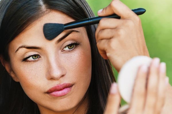 ثلاثة وسائل لإضفاء الحيوية على السحنة